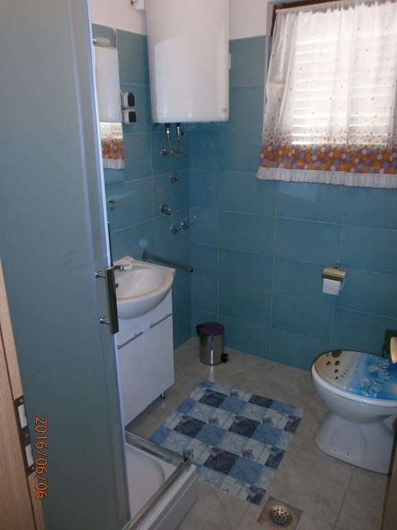 Apartman Fox Lägenhet Pirovac Exteriör bild